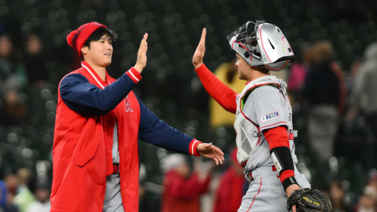 Shohei Ohtani bolseó a un umpire por una buena causa
